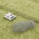 Ce pied pour pli cousu à 5 nervures permet d'ajouter des détails spéciaux à vos projets de couture.